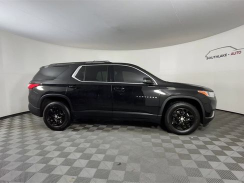 Used 2021 Chevrolet Traverse LT image 9