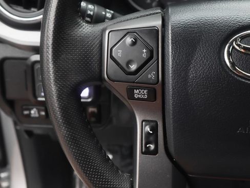 Used 2020 Toyota Tacoma TRD Sport w/ Technology Package AWD/4WD image 25