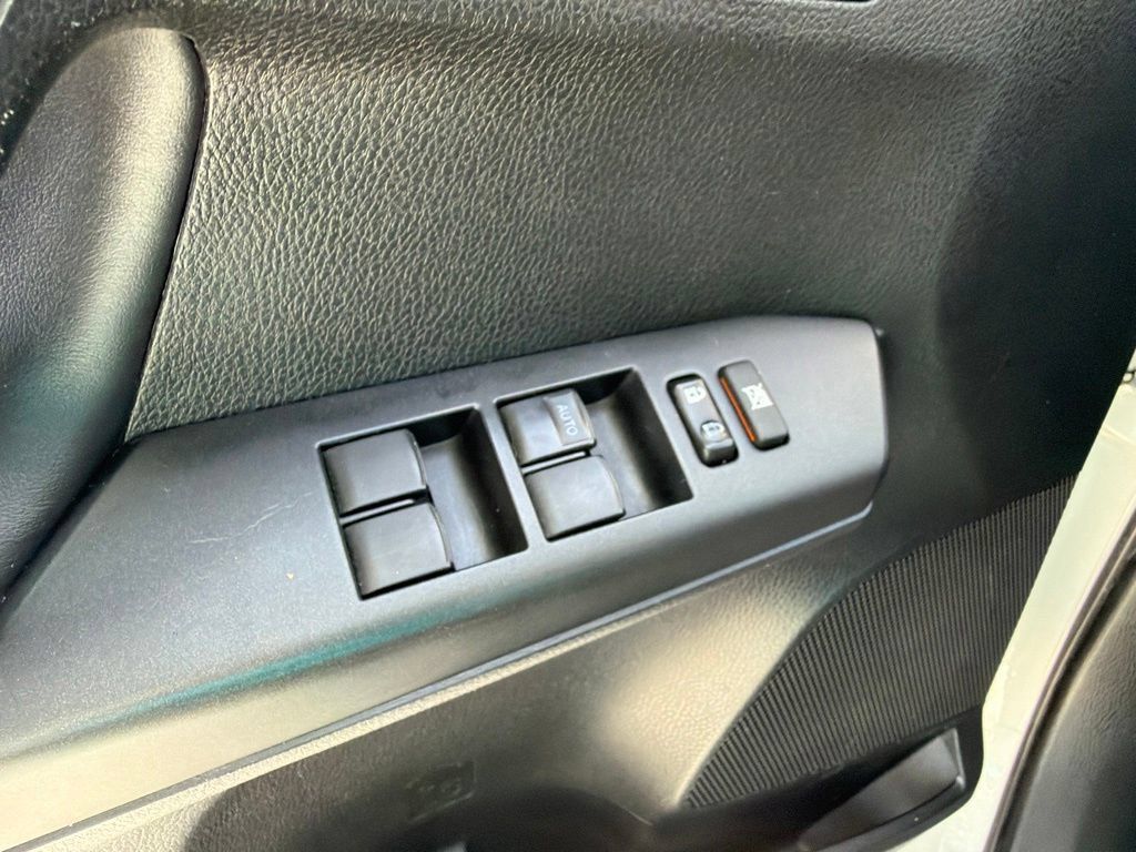 Used 2017 Toyota RAV4 XLE w/ Carpet Mat Package AWD/4WD image 30