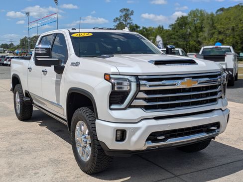 Used 2024 Chevrolet Silverado 2500 High Country w/ High Country Premium Package AWD/4WD image 4