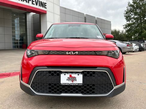 Used 2025 Kia Soul LX w/ LX Technology Package FWD image 3