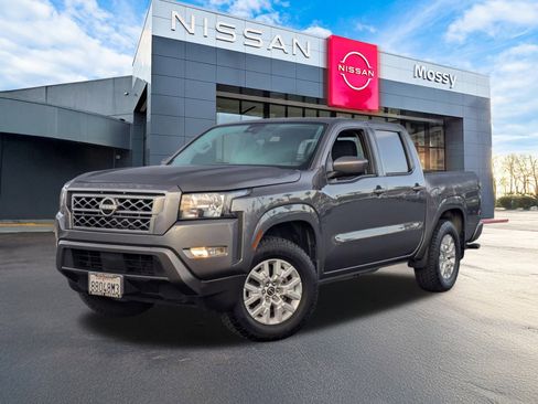 Used 2022 Nissan Frontier SV image 1