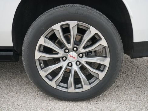 Used 2021 GMC Yukon XL Denali w/ Denali Premium Package image 13