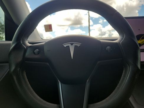 Used 2021 Tesla Model Y Performance AWD/4WD image 22