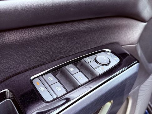 Used 2025 Nissan Pathfinder SL image 18