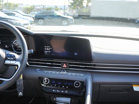 Certified 2024 Hyundai Elantra Blue image 18