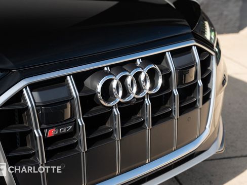 Used 2023 Audi SQ7 Premium Plus w/ Towing Package image 4
