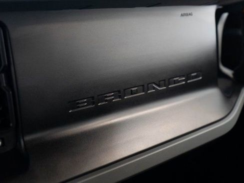 Used 2023 Ford Bronco Badlands image 37