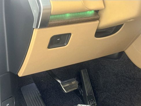 Certified 2025 Land Rover Range Rover SE AWD/4WD image 9