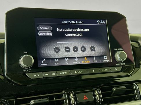 Used 2025 Nissan Pathfinder SV FWD image 16