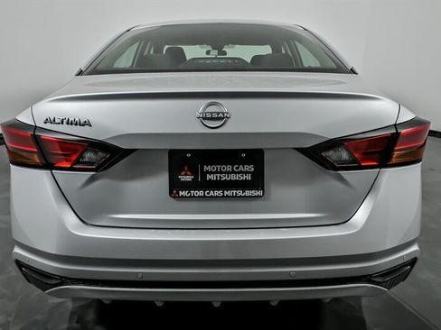 Used 2024 Nissan Altima 2.5 S FWD image 9