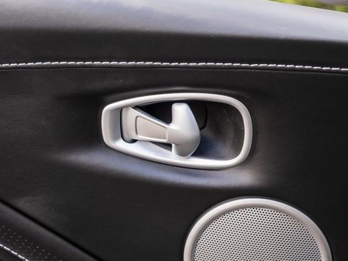 Used 2019 Aston Martin V8 Vantage Coupe RWD image 18