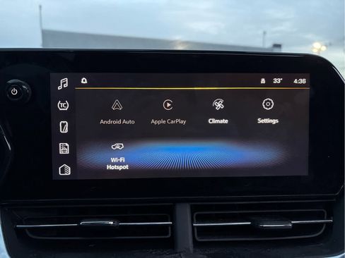 Used 2024 Chevrolet Trax RS w/ Sunroof Package image 15