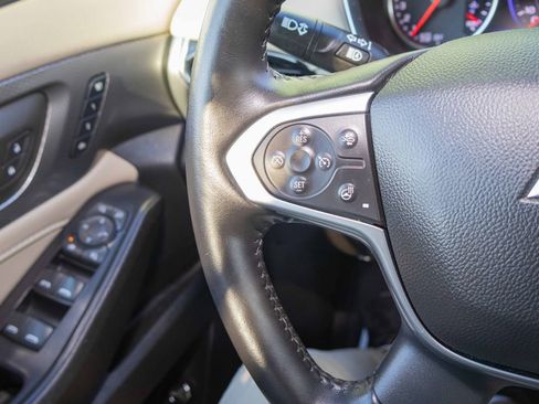 Used 2022 Chevrolet Traverse Premier image 25