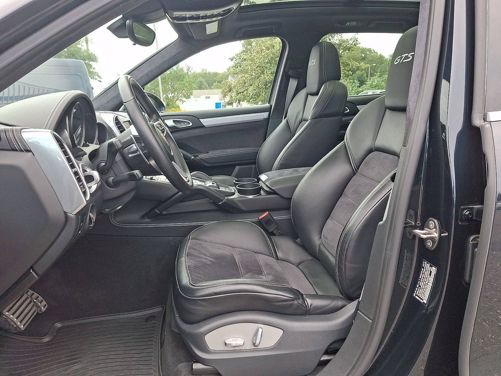 Used 2016 Porsche Cayenne GTS AWD/4WD image 14