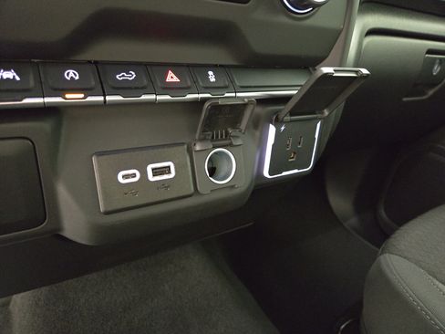 Certified 2026 Chevrolet Silverado 1500 Custom w/ LPO, Dark Essentials Package AWD/4WD image 26