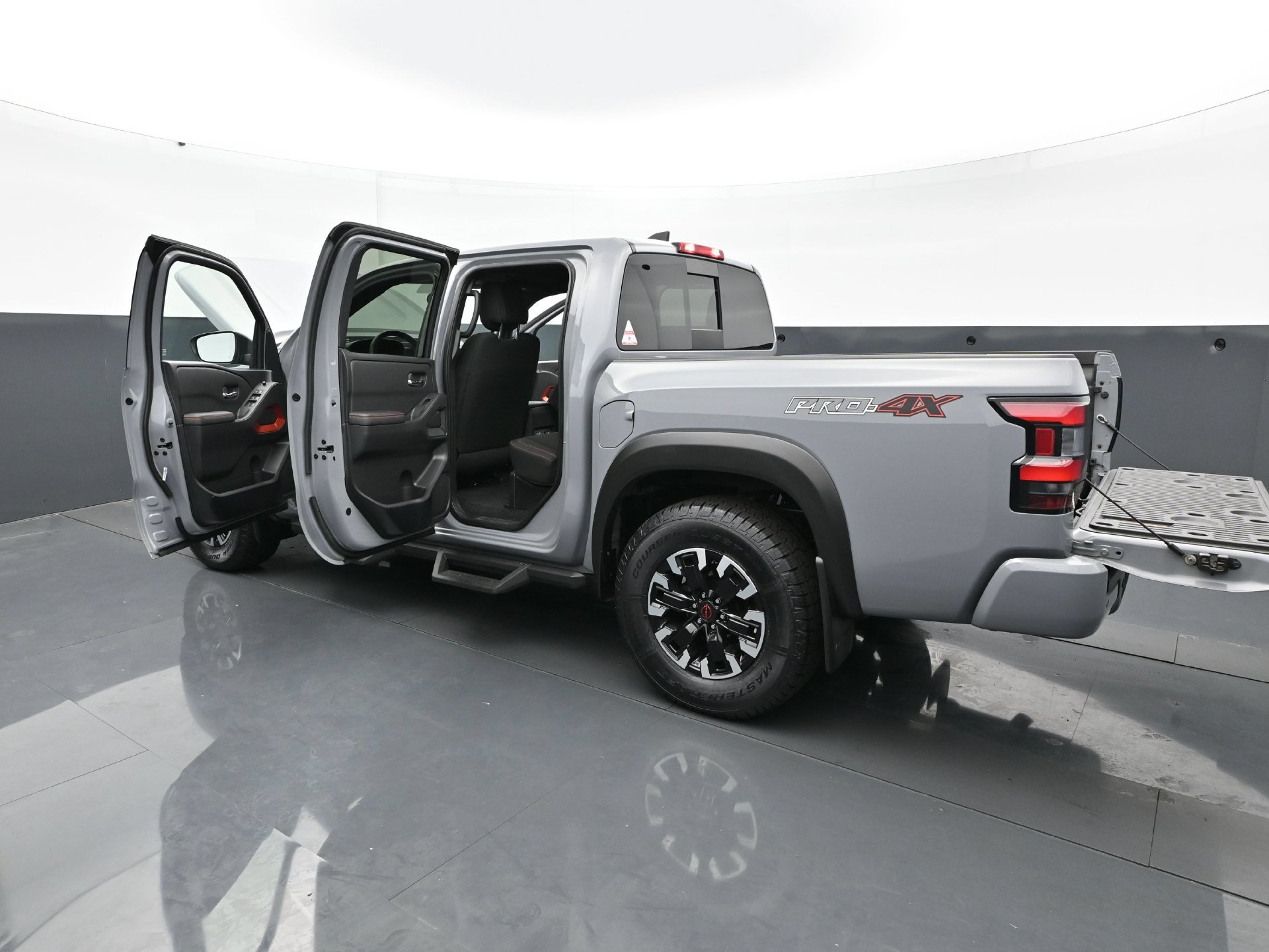 Used 2023 Nissan Frontier PRO-4X w/ Pro Convenience Package AWD/4WD image 37