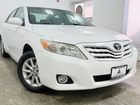 Used 2011 Toyota Camry XLE w/ SE/XLE Extra-Value Pkg image 3