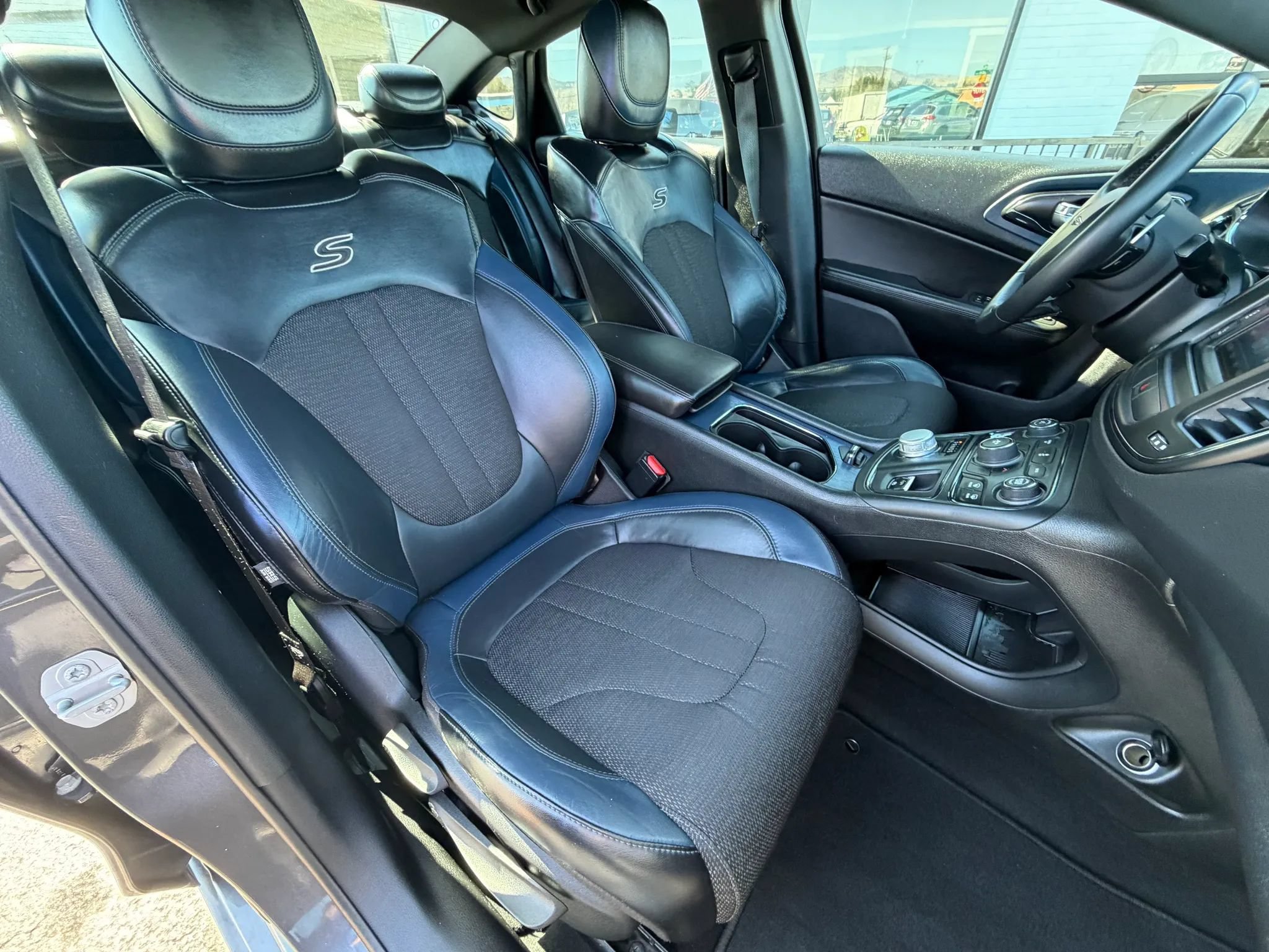 Used 2016 Chrysler 200 S FWD image 13