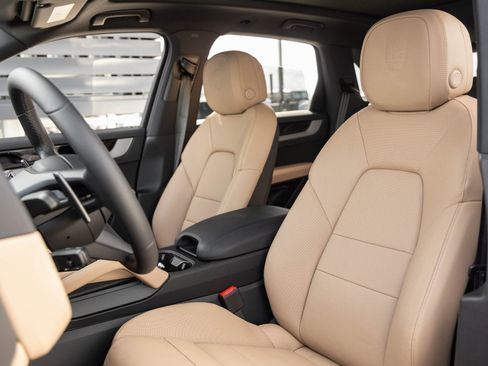 Certified 2026 Porsche Cayenne image 5