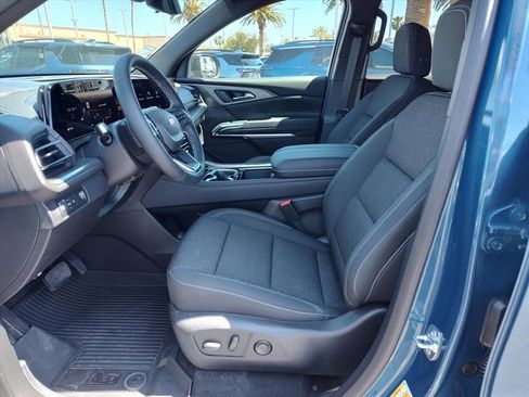 New 2026 Chevrolet Traverse LT w/ Sun and Wheel Package FWD image 5
