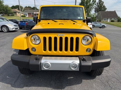 Used 2015 Jeep Wrangler Unlimited Sahara w/ Connectivity Group AWD/4WD image 5