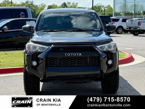 Used 2017 Toyota 4Runner SR5 AWD/4WD image 2