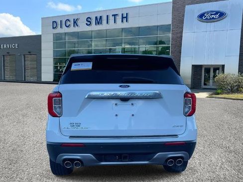 Certified 2022 Ford Explorer Platinum w/ Equipment Group 601A image 5