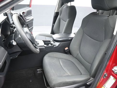 Used 2020 Toyota RAV4 LE image 2