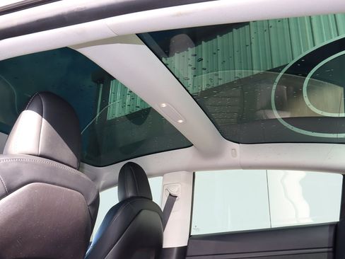 Used 2019 Tesla Model 3 Performance image 9