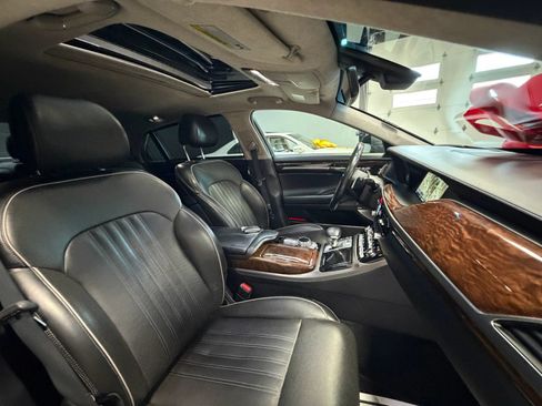 Used 2018 Genesis G90 3.3T Premium RWD image 51