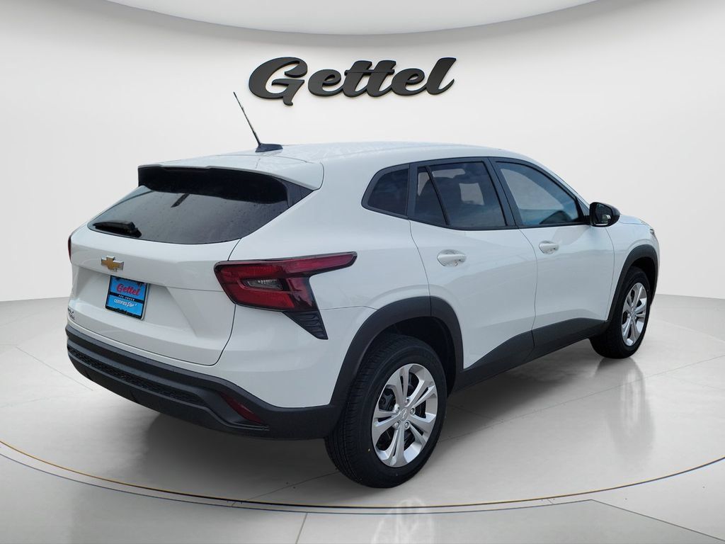 Used 2024 Chevrolet Trax LS FWD image 4