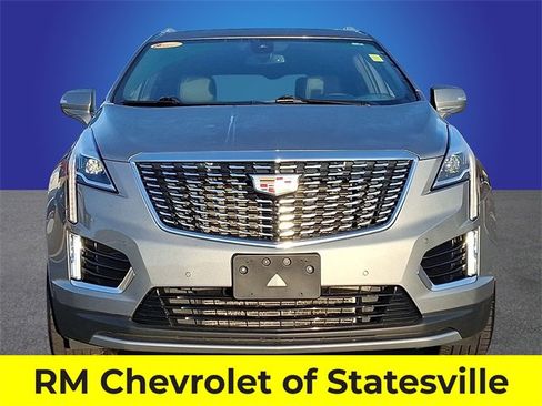 Used 2025 Cadillac XT5 Premium Luxury image 2