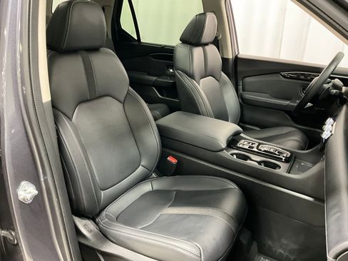 Used 2023 Honda Pilot Touring image 9