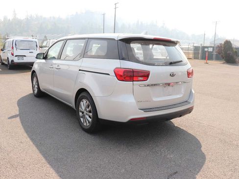 Used 2019 Kia Sedona L FWD image 7