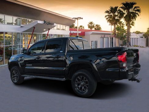 Used 2022 Toyota Tacoma SR5 w/ Technology Package RWD image 5