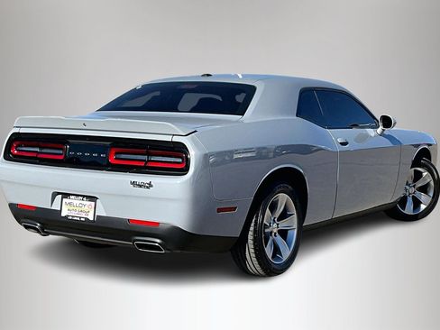 Used 2022 Dodge Challenger SXT image 6