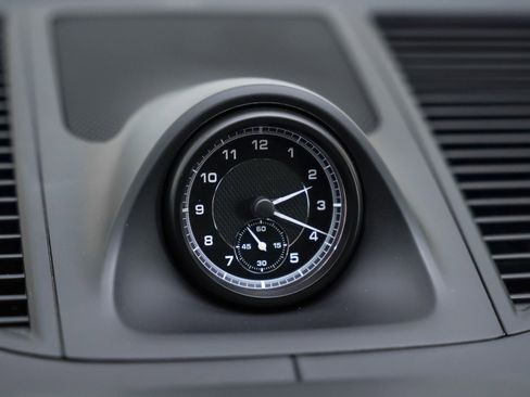 Certified 2024 Porsche Macan image 21