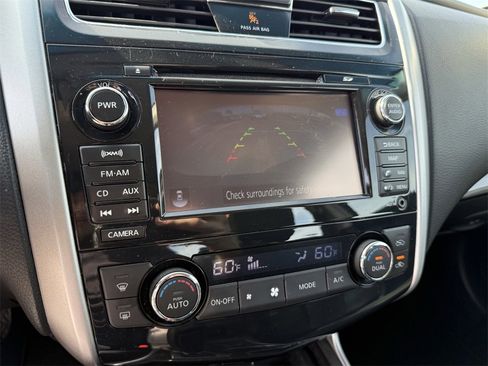 Used 2013 Nissan Altima 2.5 SL w/ Technology Pkg image 19