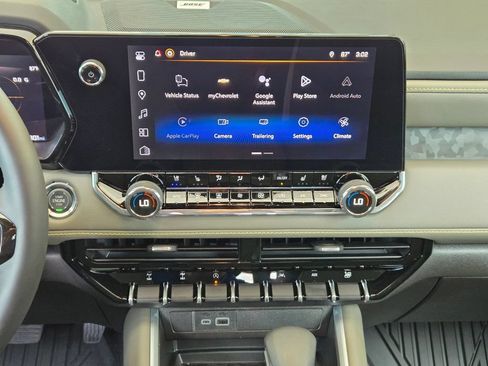 Used 2026 Chevrolet Colorado ZR2 w/ Technology Package AWD/4WD image 16