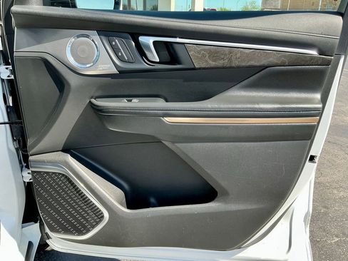 Used 2025 Buick Enclave Avenir w/ Super Cruise Package image 23