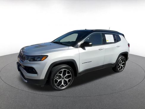 Used 2025 Jeep Compass Limited image 8