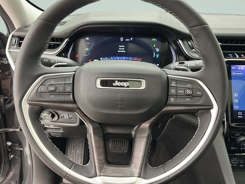 Used 2023 Jeep Grand Cherokee 4WD 4xe w/ Luxury Tech Group II image 18