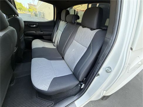 Used 2022 Toyota Tacoma TRD Sport w/ Technology Package RWD image 24