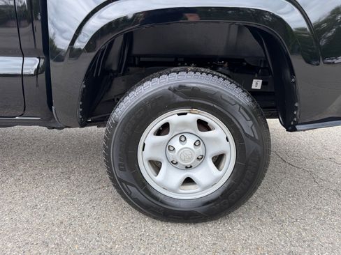 Used 2023 Toyota Tacoma SR AWD/4WD image 9