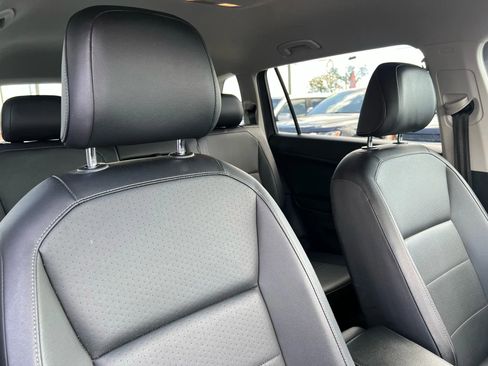 Used 2018 Volkswagen Tiguan SE w/ 3rd Row Seat Package image 20