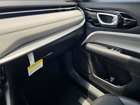 New 2026 Jeep Compass Limited AWD/4WD image 27