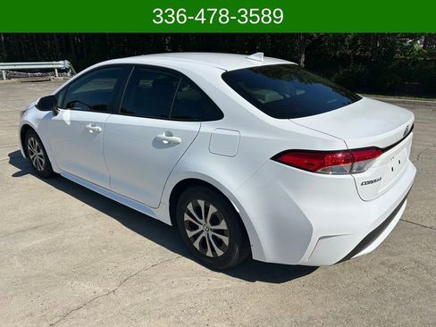 Used 2022 Toyota Corolla LE FWD image 3