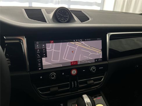 Used 2026 Porsche Macan image 23