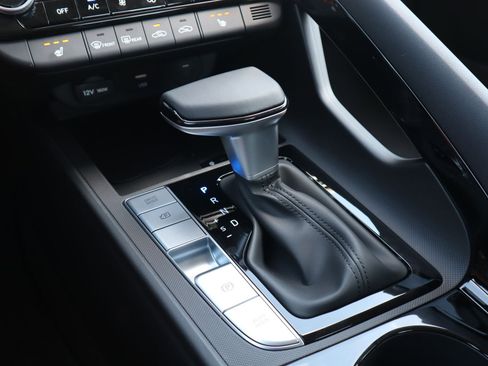 New 2025 Hyundai Elantra Limited image 16